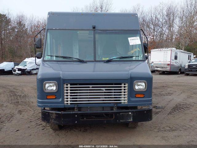 Ford E-450 Image 12