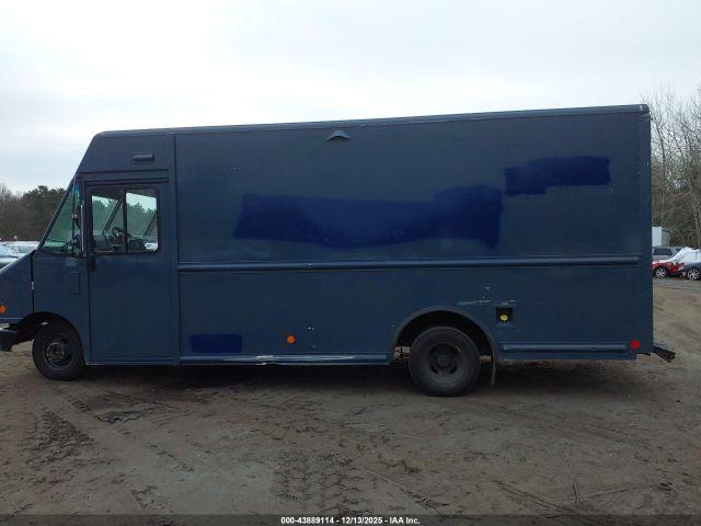 Ford E-450 Image 14