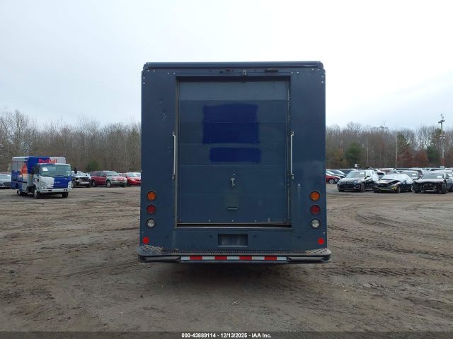 Ford E-450 Image 10
