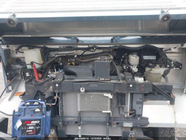 Ford E-450 Image 3