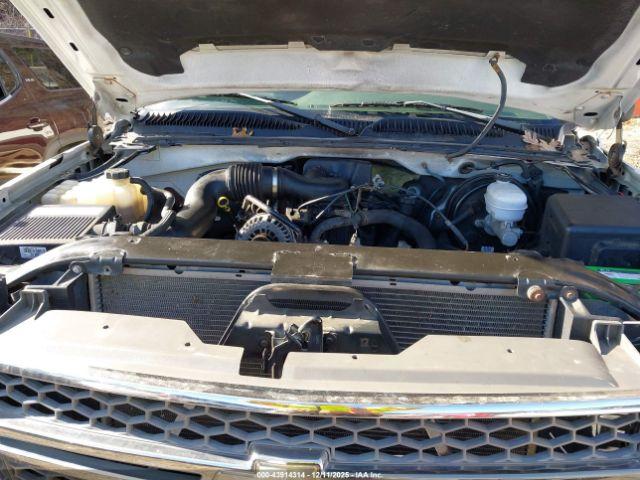 Chevrolet Silverado 1500 Work Truck Image 8