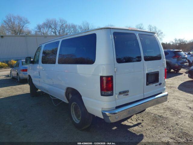 Ford E-350 Xlt Image 2