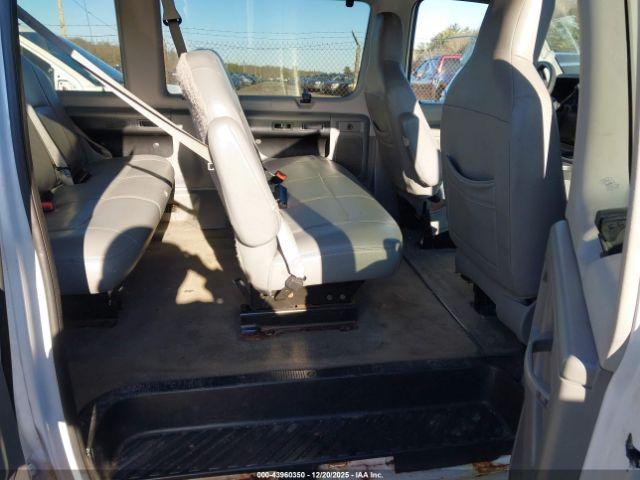 Ford E-350 Xlt Image 4