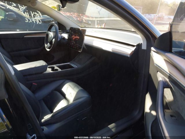 Tesla Model Y Image 10