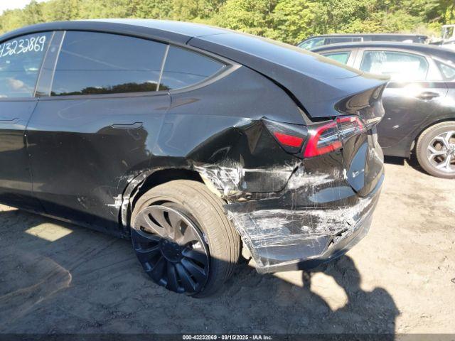 Tesla Model Y Image 3