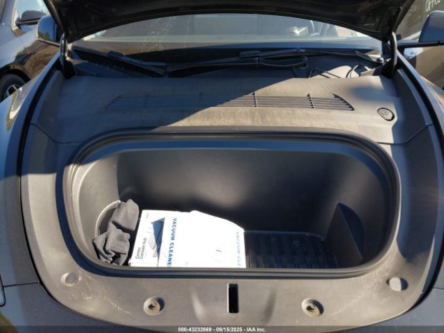 Tesla Model Y Image 13