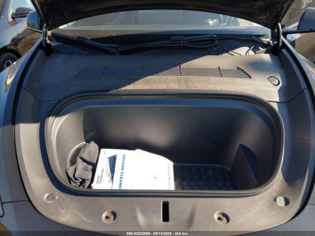 Tesla Model Y Image 13