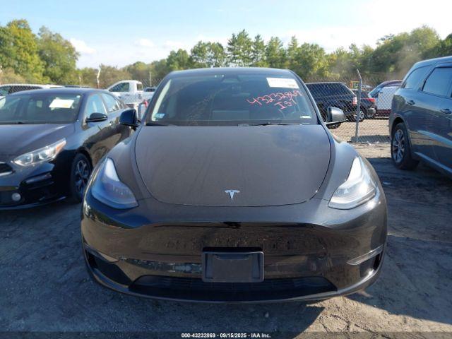 Tesla Model Y Image 8