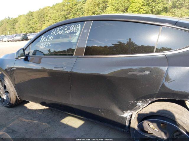 Tesla Model Y Image 9