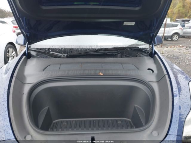 Tesla Model Y Long Range Dual Motor All-wheel Drive Image 9