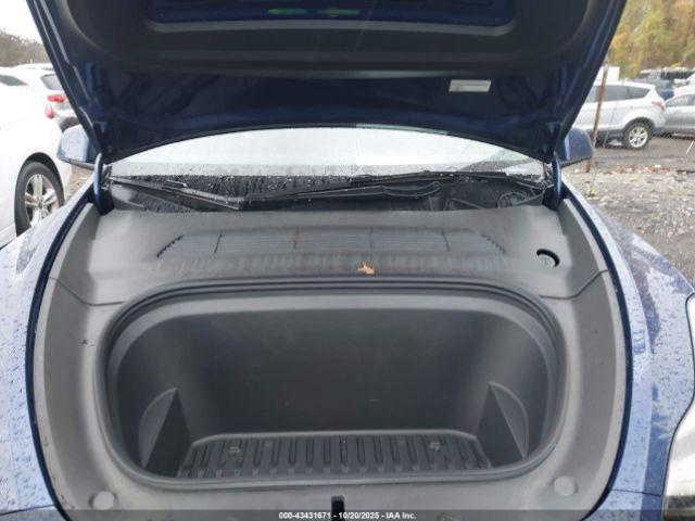 Tesla Model Y Long Range Dual Motor All-wheel Drive Image 9