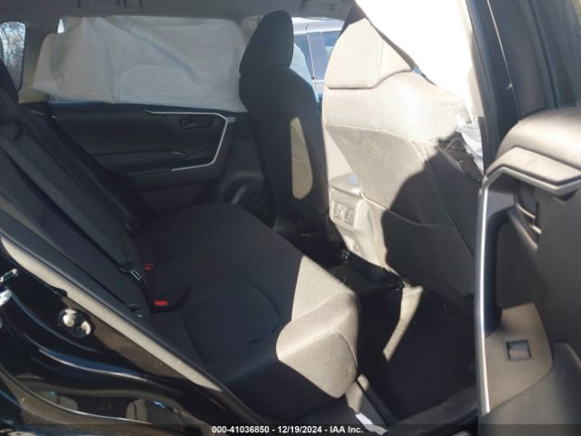 Toyota RAV4 Le Image 8