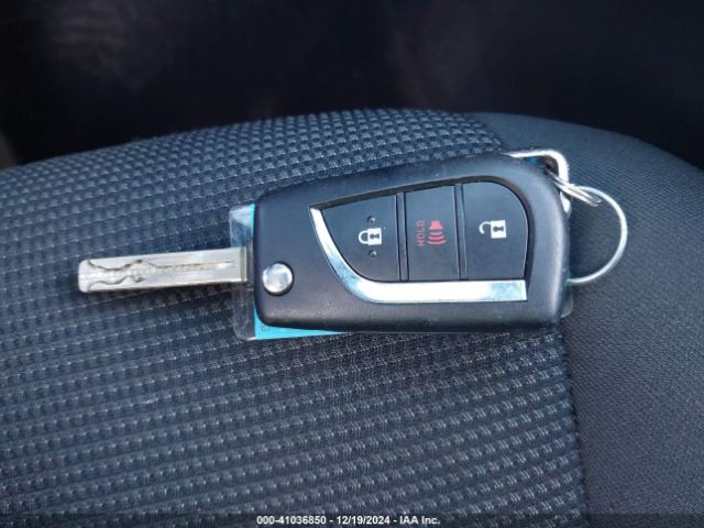 Toyota RAV4 Le Image 10