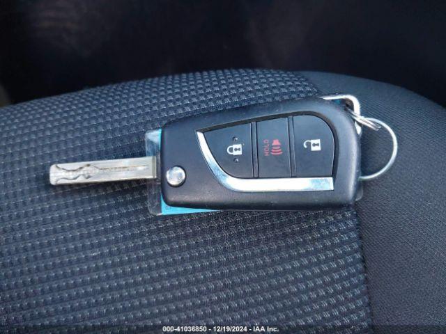 Toyota RAV4 Le Image 10