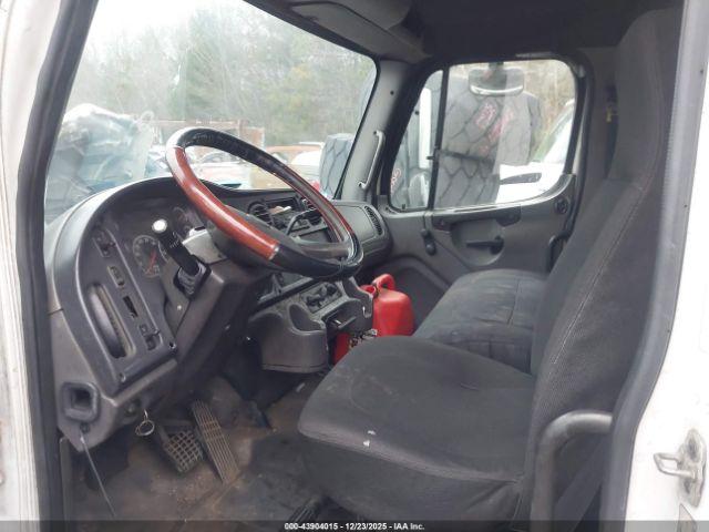 Freightliner M2 106 Medium Duty Image 7