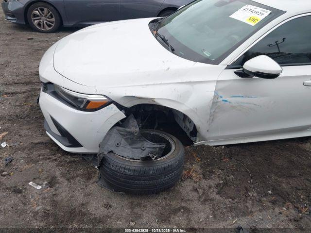 Honda Civic Touring Image 9