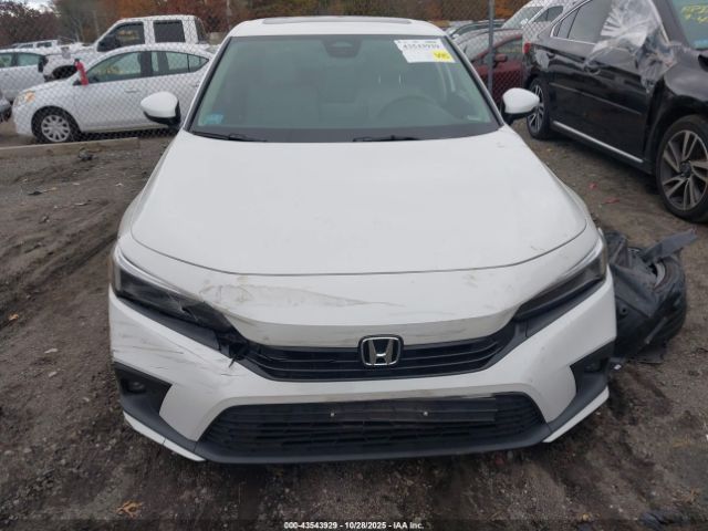 Honda Civic Touring Image 2