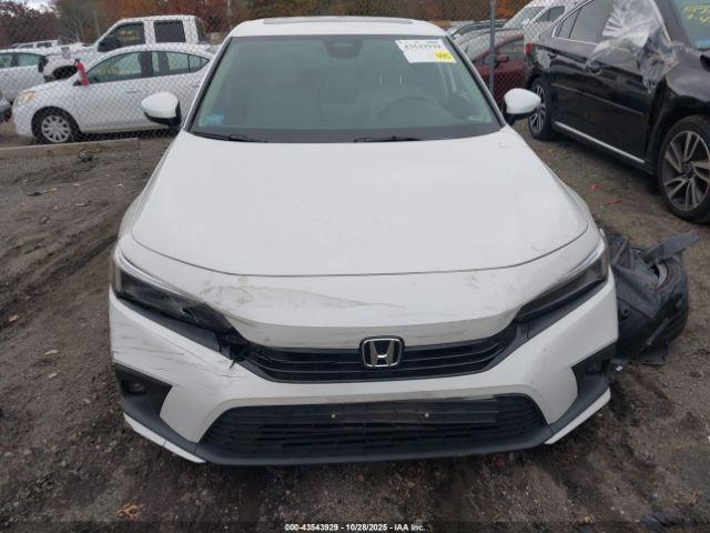 Honda Civic Touring Image 2