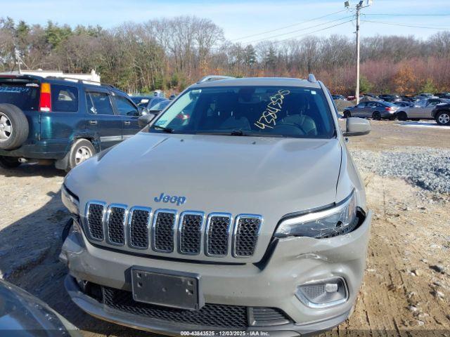 Jeep Cherokee Limited 4x4 Image 3