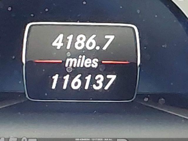 Mercedes-Benz E-Class Image 12