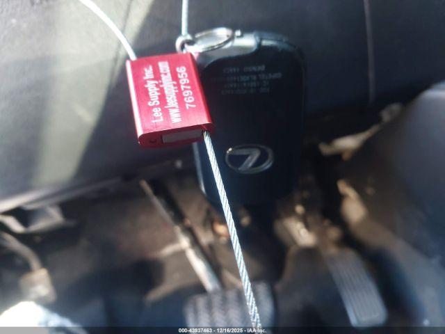 Lexus HS 250h Premium Image 12