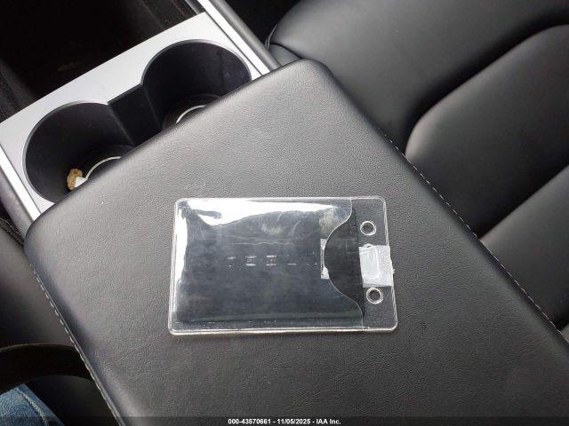 Tesla Model Y Image 18