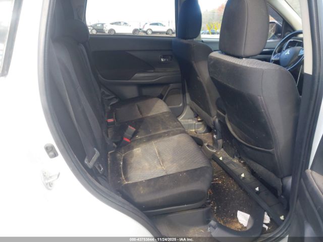 Mitsubishi Outlander Se Image 10