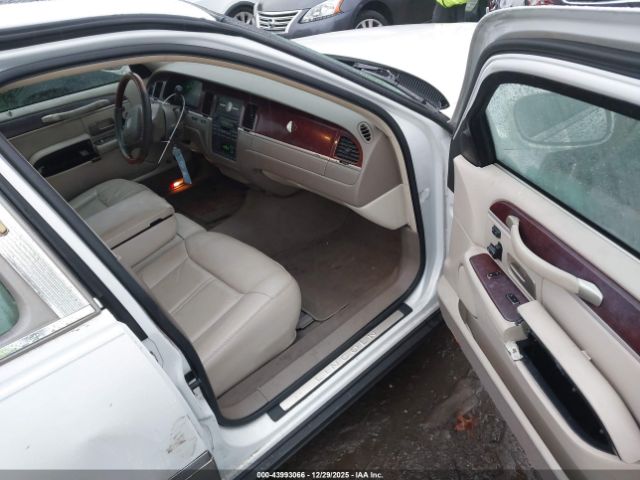 Lincoln Towncar Cartier Image 3