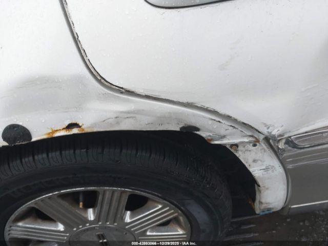 Lincoln Towncar Cartier Image 5