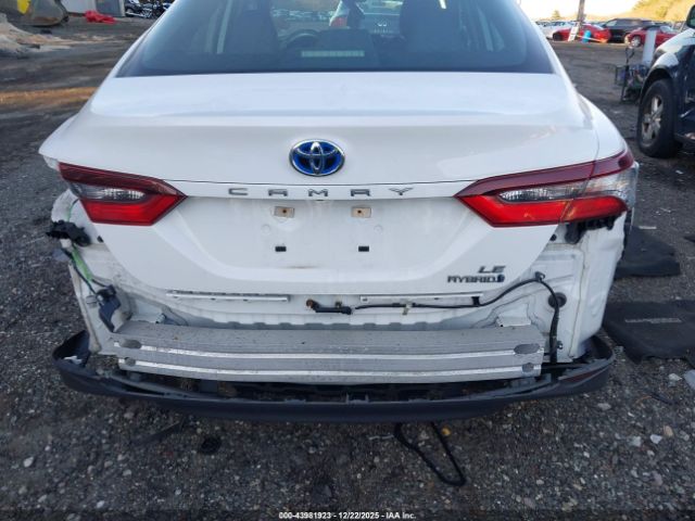 Toyota Camry Le Hybrid Image 7