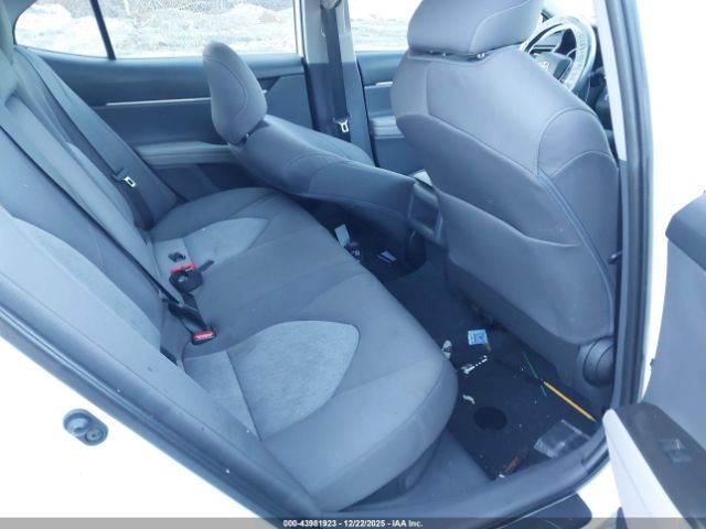 Toyota Camry Le Hybrid Image 11