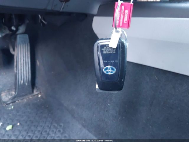 Toyota Camry Le Hybrid Image 6