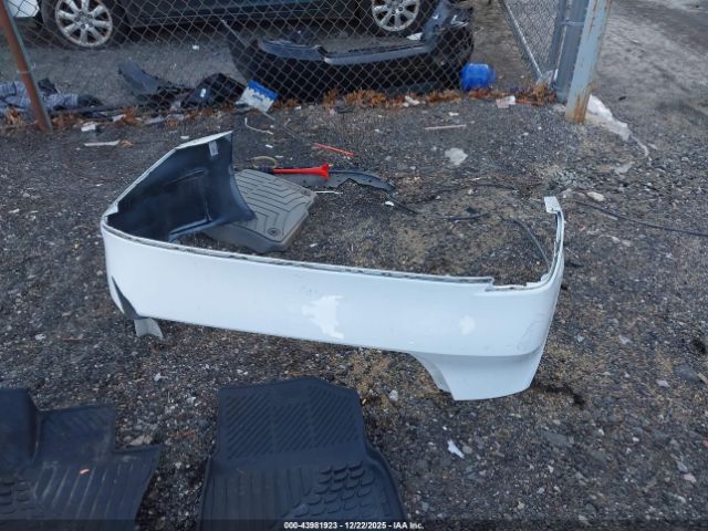 Toyota Camry Le Hybrid Image 9