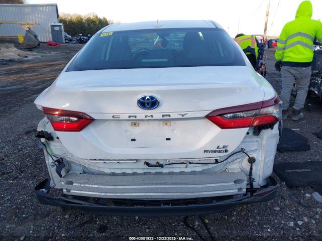 Toyota Camry Le Hybrid Image 15