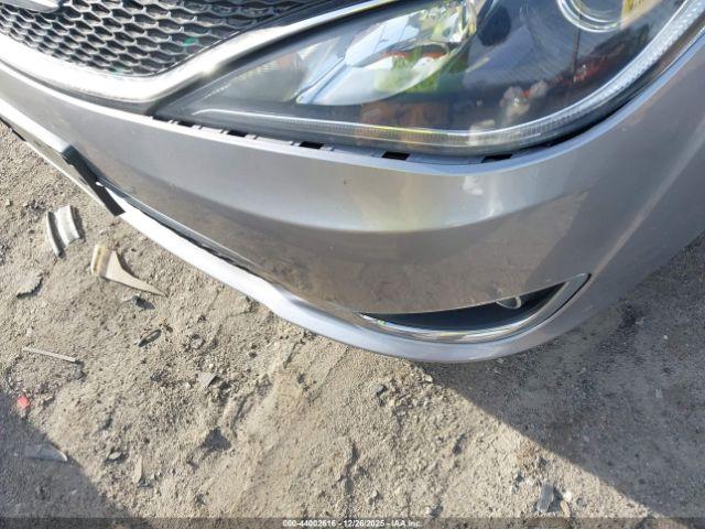 Chrysler Pacifica Touring L Image 4