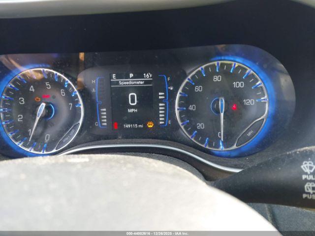 Chrysler Pacifica Touring L Image 9