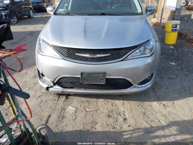 Chrysler Pacifica Touring L Image 15