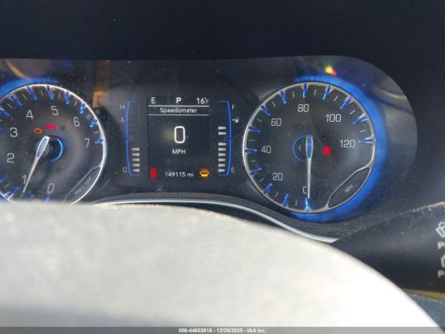 Chrysler Pacifica Touring L Image 12