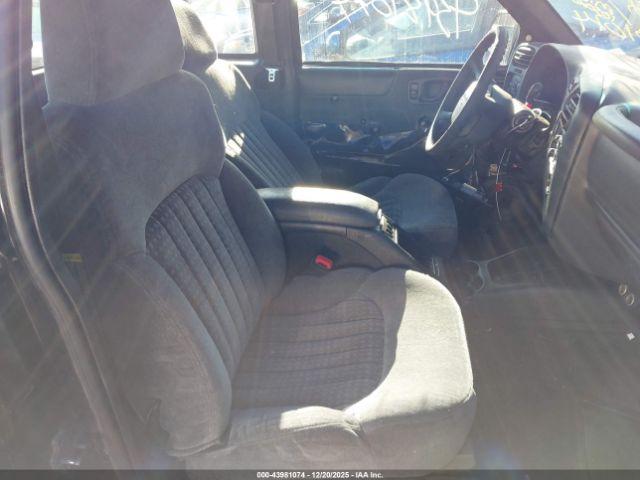 Chevrolet S-10 Ls Image 8