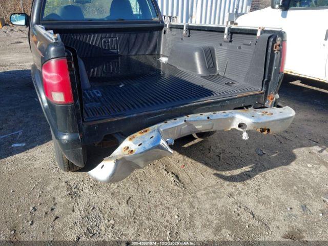 Chevrolet S-10 Ls Image 6