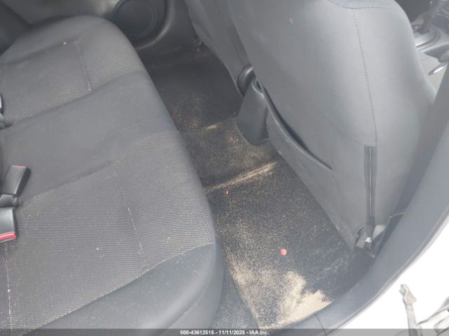 Nissan Versa 1.6 Sv Image 13