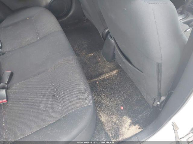 Nissan Versa 1.6 Sv Image 13