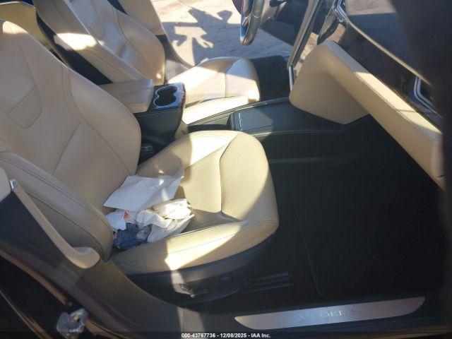 Tesla Model S Image 17