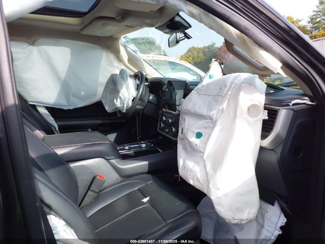 Ford Expedition Xlt Image 3