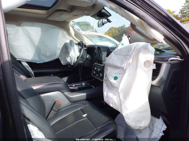 Ford Expedition Xlt Image 3