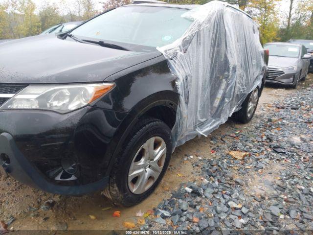 Toyota RAV4 Le Image 4