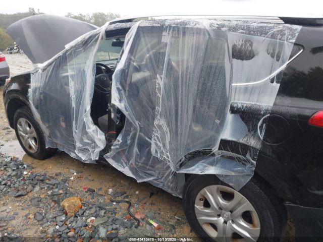 Toyota RAV4 Le Image 11