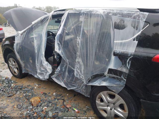 Toyota RAV4 Le Image 11