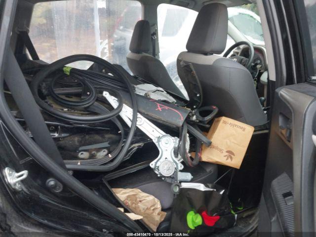 Toyota RAV4 Le Image 6