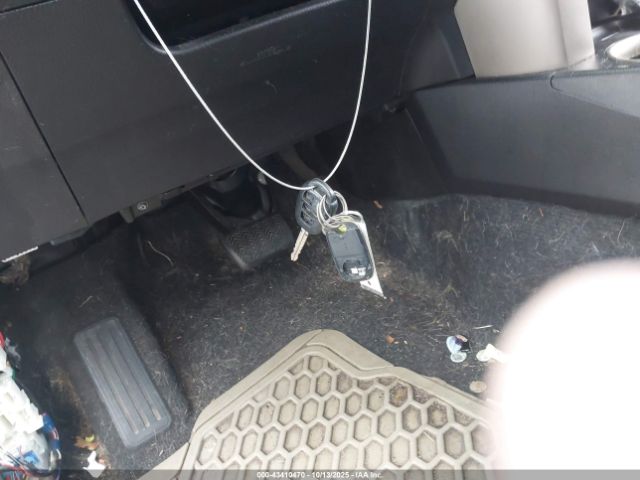 Toyota RAV4 Le Image 8